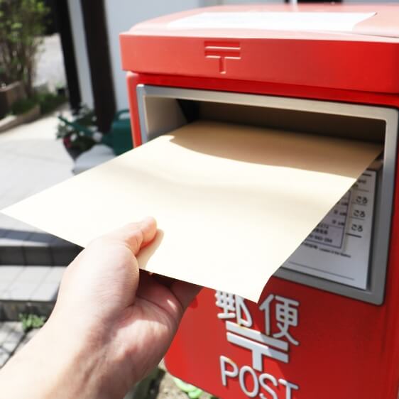 申込書に記入し、チケット申込受付事務局へ送付する。